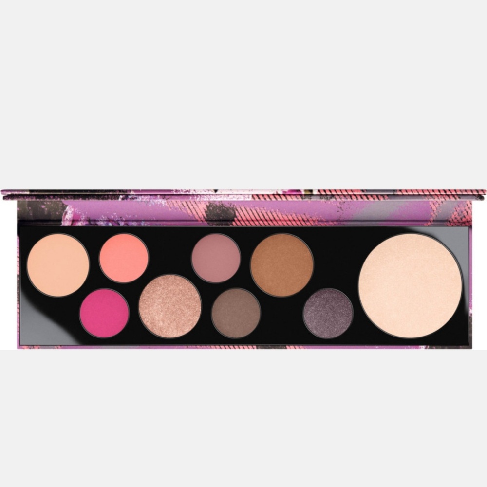 Mac Girls Risk Taker Eyeshadow Palette